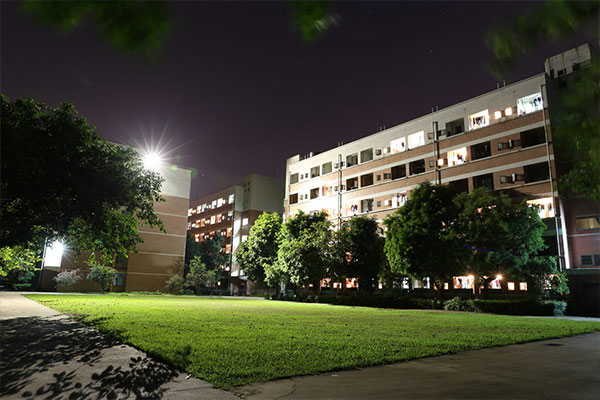 校园夜景